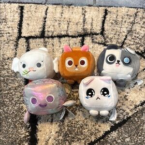Pet Simulator stuffie set.
